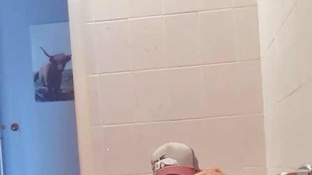 KinkyChrisX wants to take a bath with you